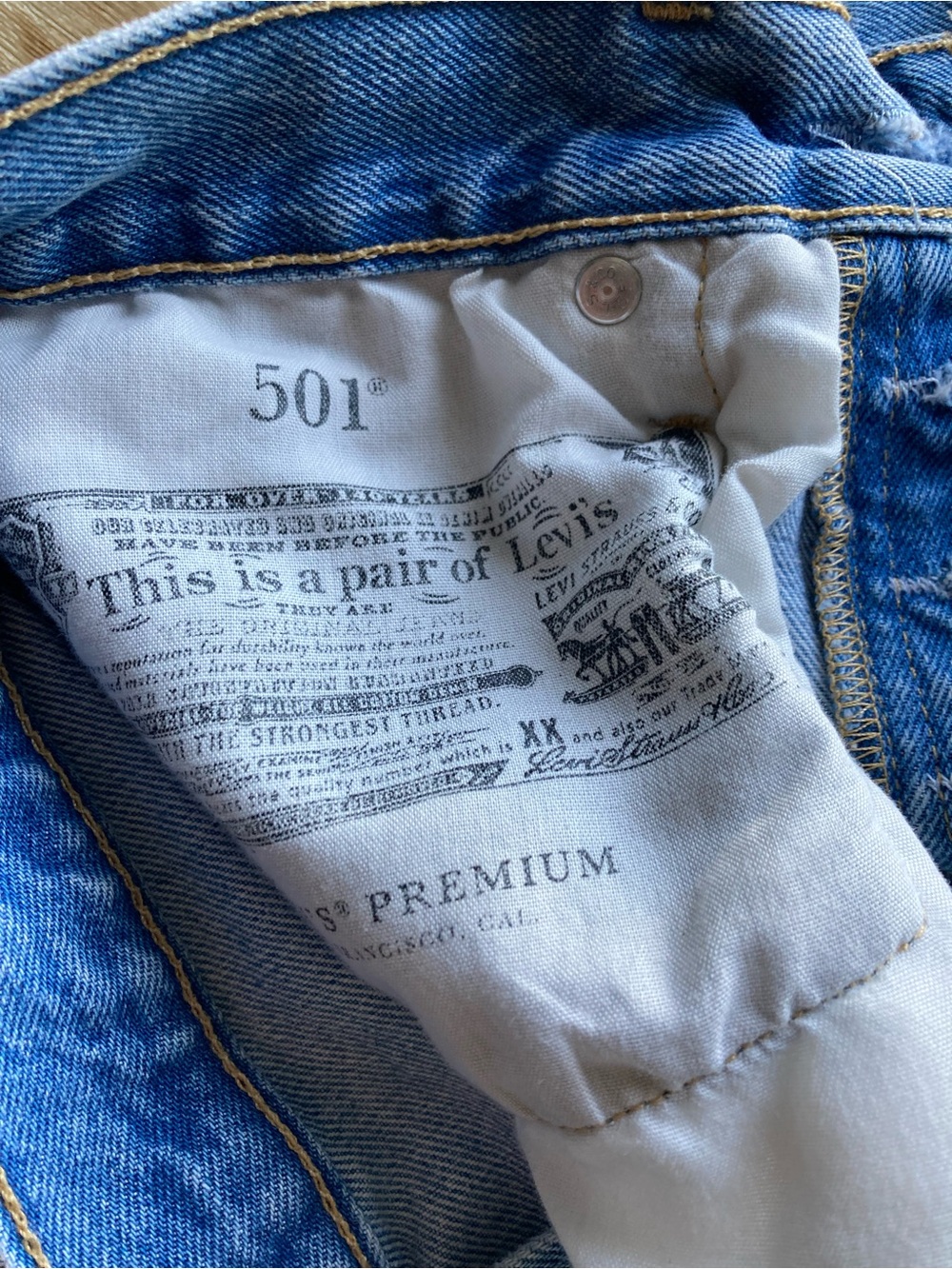 Levi’s Premium 501 Original Distressed Denim Shorts W25 Button Fly Light Wash - Picture 7 of 9
